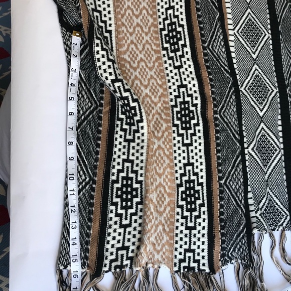 Vest Poncho Style Western Black and Tan with Fringe Size L 100% Acrylic - Picture 6 of 12